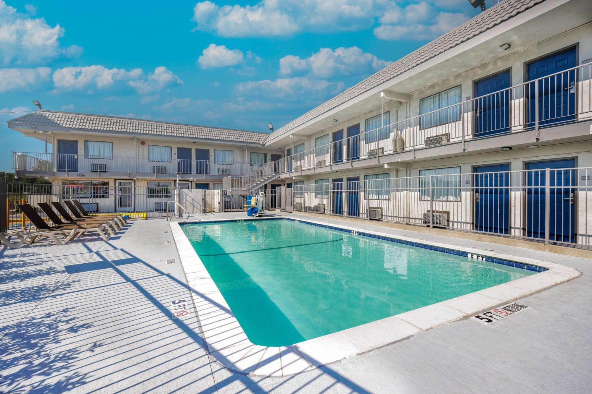 Motel 6 Fort Worth, Tx East Exterior photo